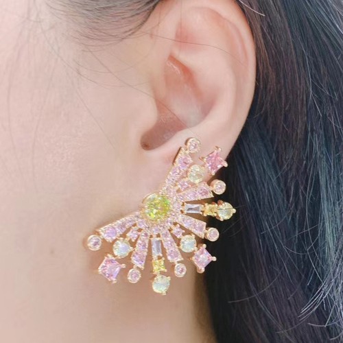 Blooming Earring, made with cubic zirconia, 18K gold plated